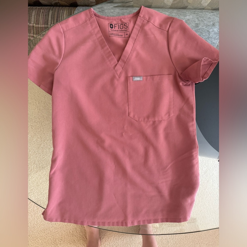 WearFIGS Catarina One-Pocket Scrub Top™ in Mauve - Size XS